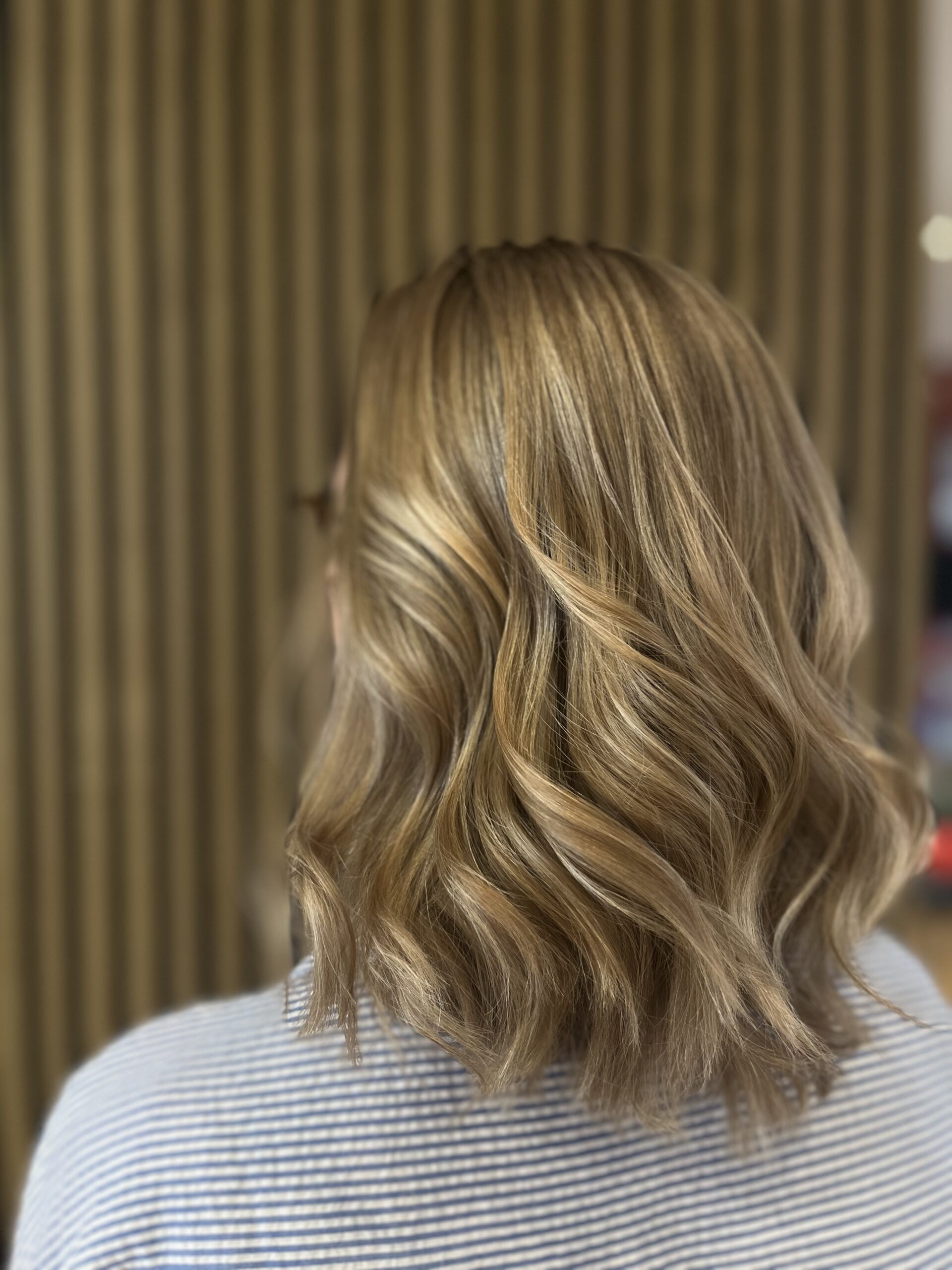 Klipp och slingor resultat från Salong Vivåga i Borås. Ljusbrunt hår.